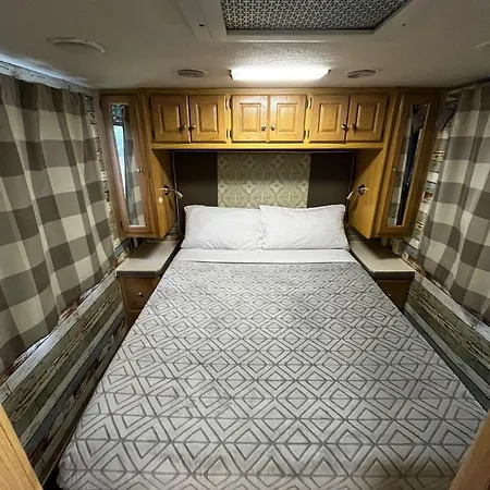 Remodeled And Comfortable Rv - Free Parking Miami Exterior photo